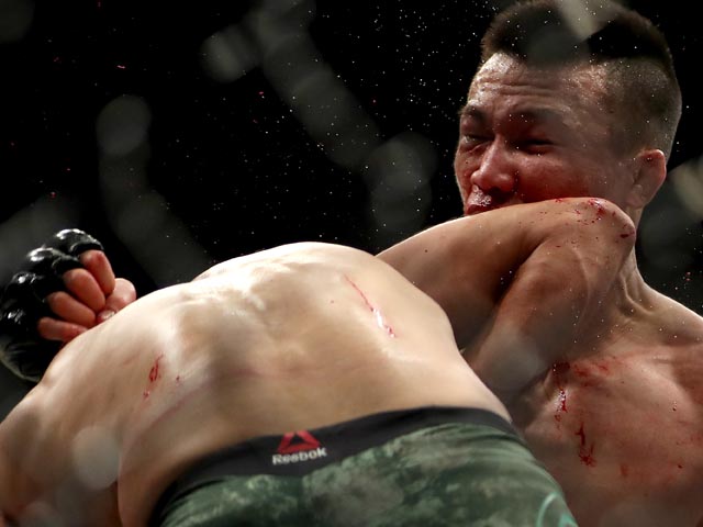 UFC Fight Night 139: "Корейского Зомби" "упокоили" невероятным ударом локтем на последней секунде боя