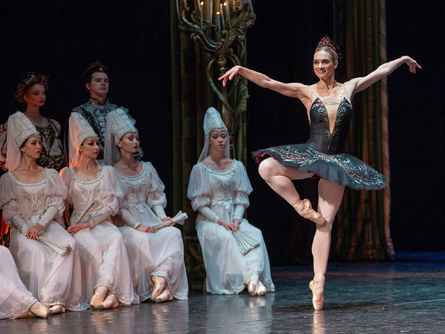 "Лебединое озеро": Санкт-Петербургский театр балета в Израиле