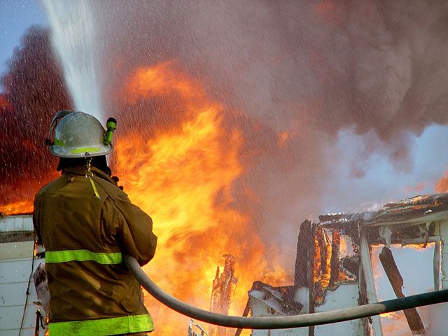 На нефтеперерабатывающем заводе в Капотне, на юго-востоке Москвы, начался пожар