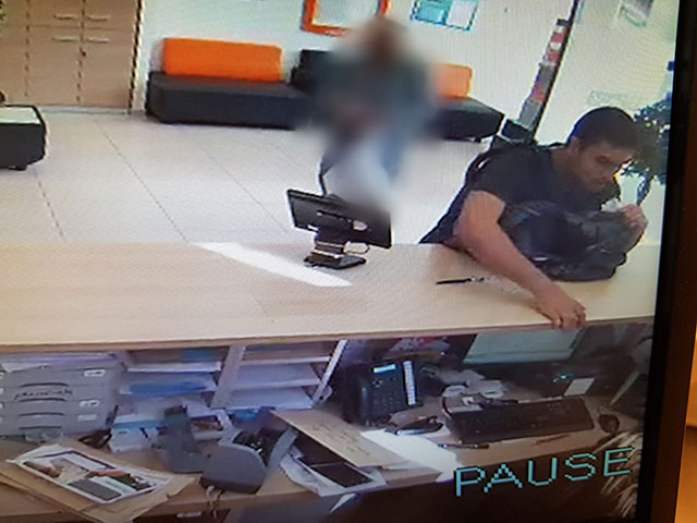 Полиция просит о помощи в розыске грабителя банков  