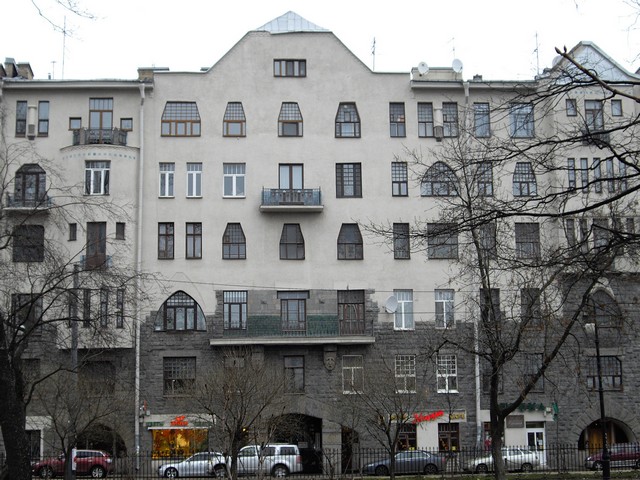 Кронверкский проспект, дом 23 с мемориальной доской Максиму Горькому
