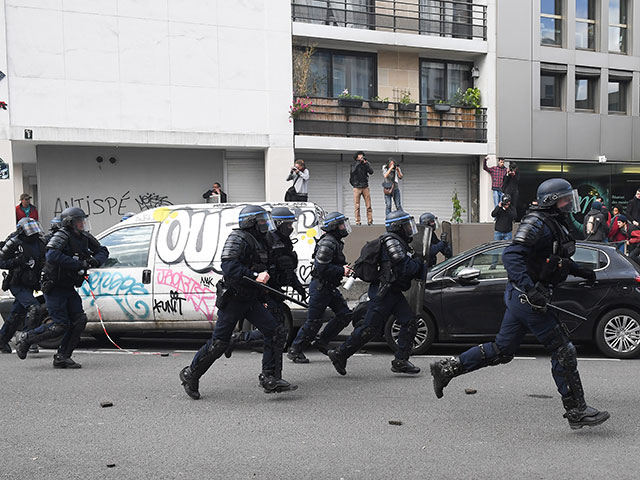 "Топливные" протесты в Париже; полиция применяет водометы и слезоточивый газ