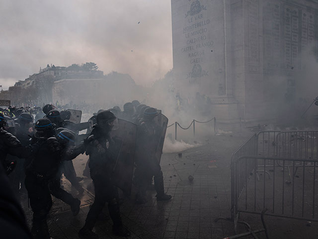 "Топливный бунт" в Париже: от анархистов до исламистов