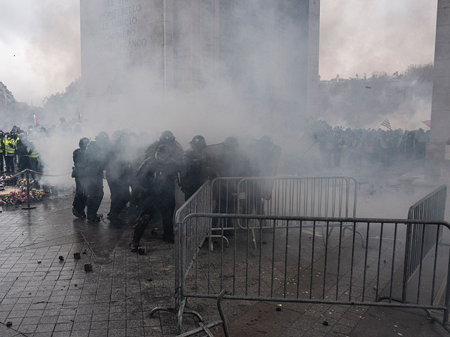 "Топливный бунт" в Париже: от анархистов до исламистов