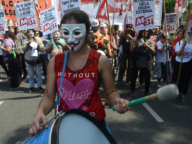 Саммит G20 в Буэнос-Айресе сопровождался голым протестом