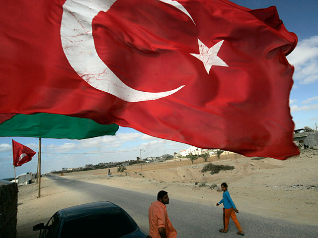 Турция направила в Газу 8,5 тонн медикаментов  