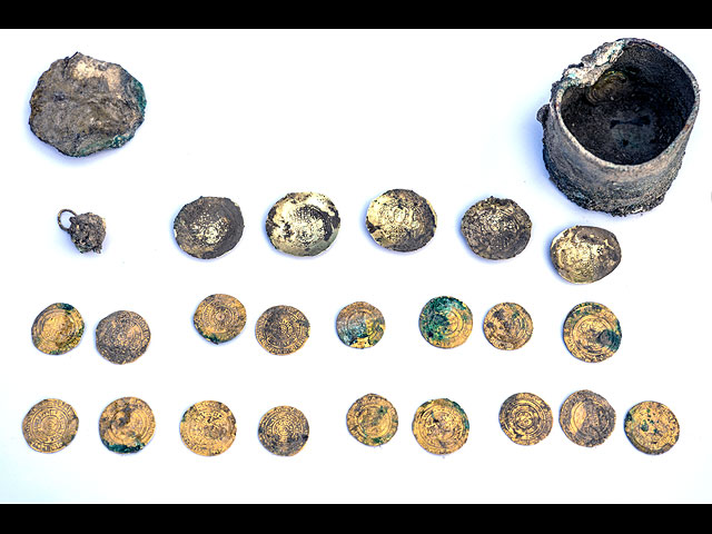 Золото, спрятанное перед резней: в Кейсарии обнаружен клад эпохи крестоносцев 