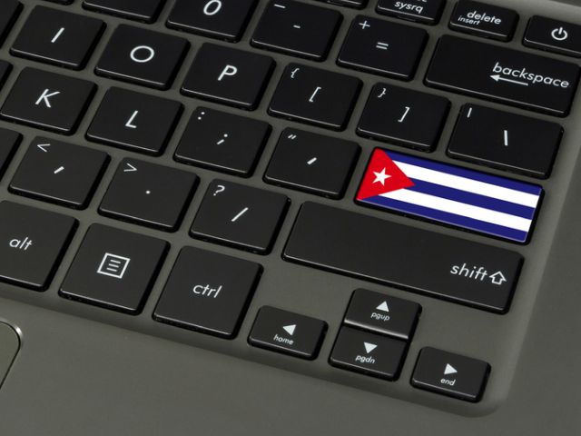 С 6 декабря жители Кубы получат доступ к мобильному интернету