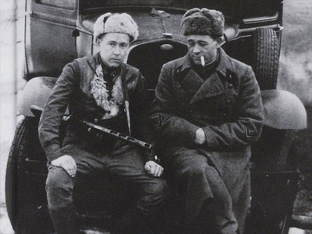 Комбат А.Солженицын и командир артиллерийского разведдивизиона Е.Пшеченко. Февраль 1943 года