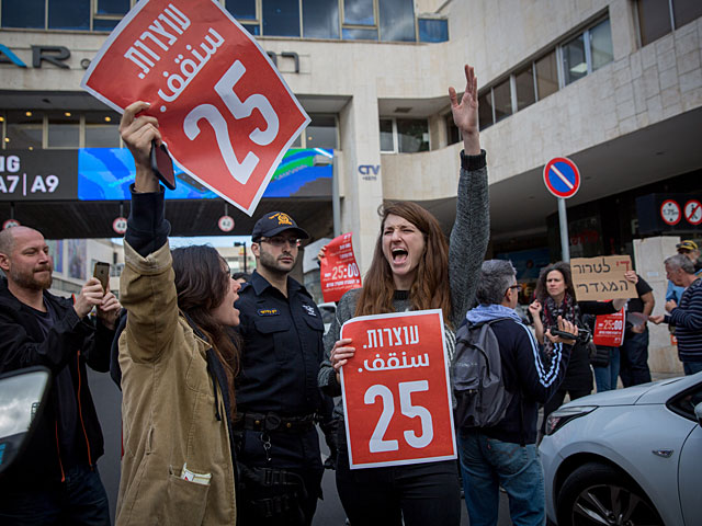 "25 убитых": акция в Тель-Авиве против насилия в отношении женщин