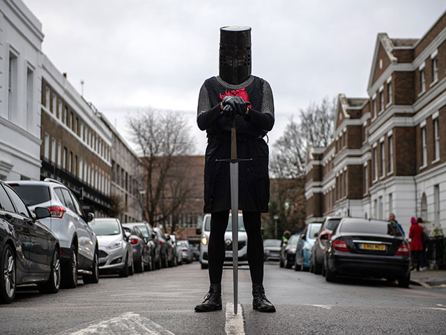 Кони-люди: благотворительные скачки на улицах Лондона