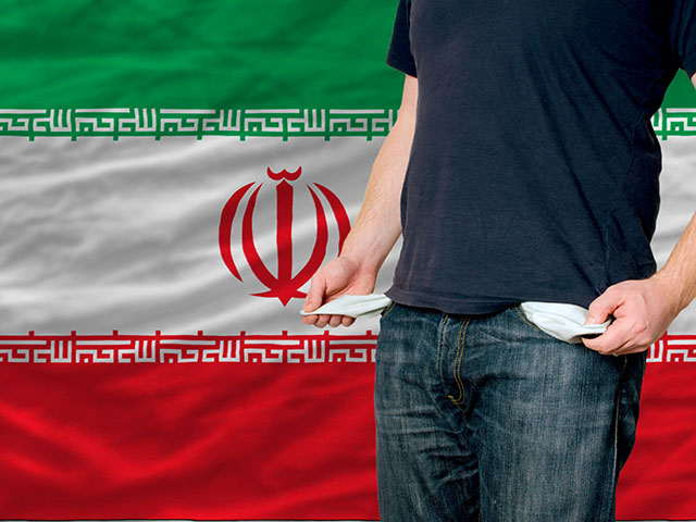 Эффект санкций: бюджет Ирана сократился вдвое   