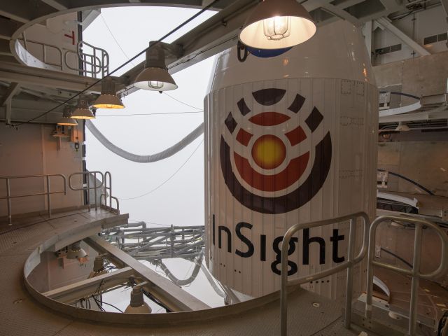 InSight успешно сел на поверхность Марса   