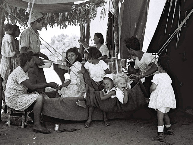 Лагерь для новых репатриантов. Израиль, 1949 год   