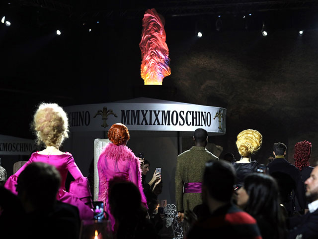 Показ Moschino в киностудии Cinecitta