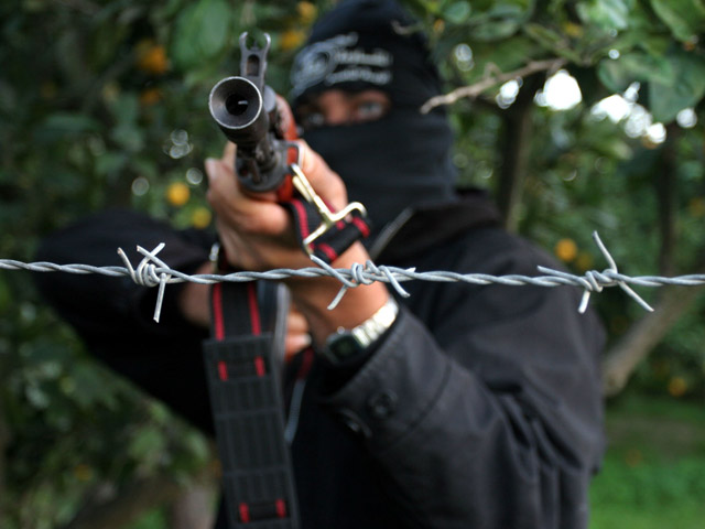 Боевик "Комитетов народного сопротивления" в Газе (врхив)