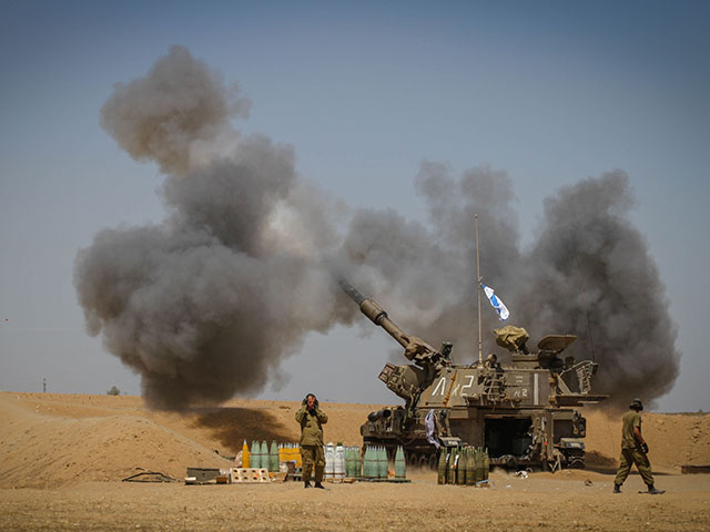 Артиллерия ЦАХАЛа ведет обстрел целей в Газе (архив)   