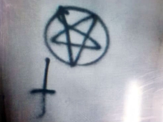 Акция вандализма в синагоге в Нетании: символы сатанистов и выброшенный бюстгальтер  