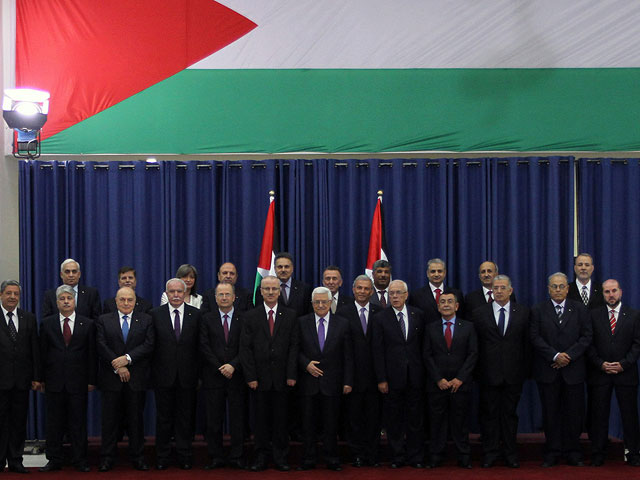 Аббас принял решение отправить в отставку правительство Хамдаллы   