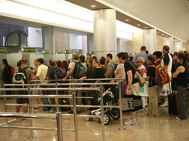 Очередь на паспортный контроль в аэропорту Бен Гурион