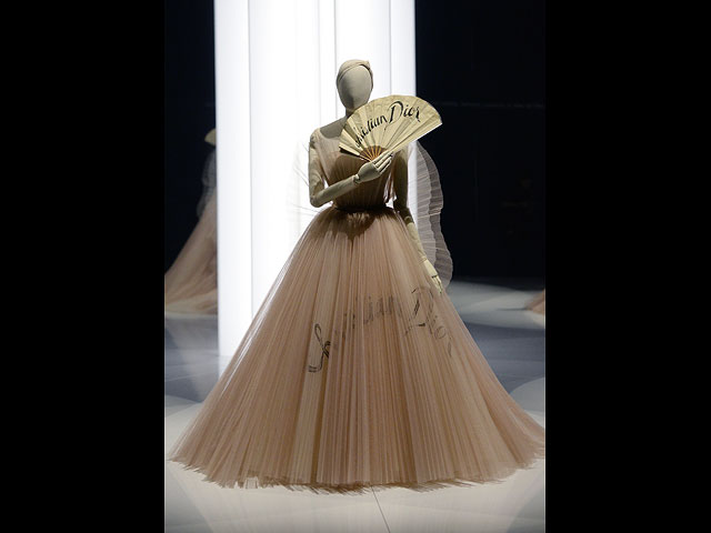 Выставка "Christian Dior: Designer Of Dreams" в Лондоне