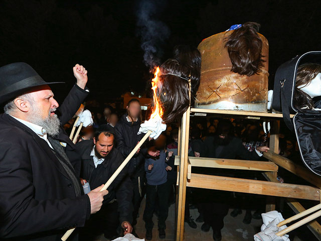 Церемония сжигания женских париков в Бейт-Шемеше. 30 января 2019 года
