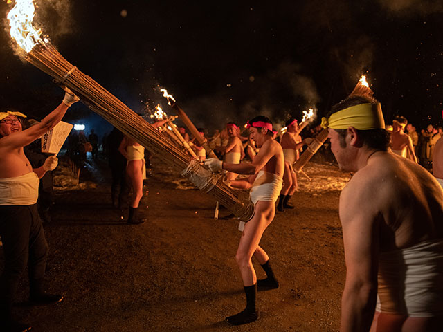 Хацукаясай: огненное шествие в Японии