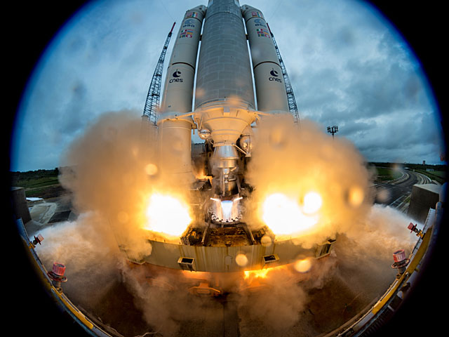 Ракета Ariane 5 вывела на орбиту саудовский спутник
