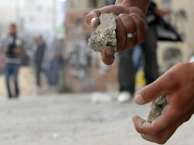 Недалеко от Рамаллы в результате "каменной атаки" легко ранен израильтянин