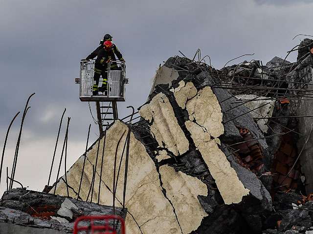 Число погибших при обрушении жилого дома в Стамбуле возросло до 18 человек
