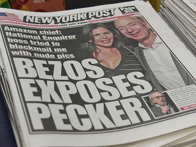 СМИ назвали имя человека, "слившего" в прессу голые фото Безоса 