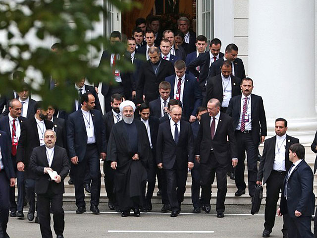 В Сочи стартовал трехсторонний саммит: Россия, Иран и Турция обсуждают Сирию