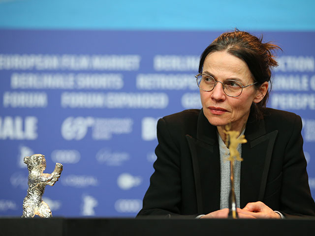 Ангела Шанелек на церемонии вручения вручения наград Берлинского кинофестиваля, 16 февраля 2019 года