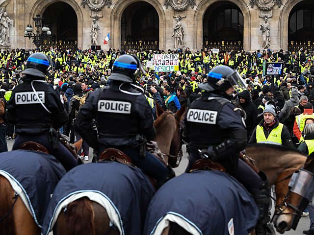 За антисемитскую выходку во время протеста "желтых жилетов" в Париже арестован мусульманин 