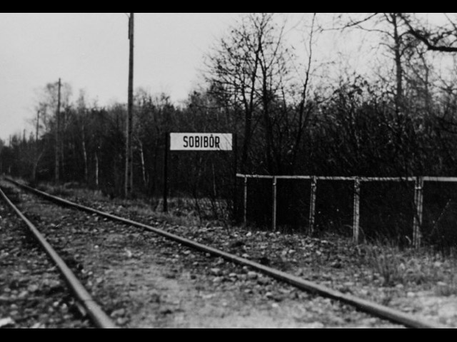 Осенью 1943 года Печерский был отправлен из минского рабочего лагеря в лагерь смерти Собибор