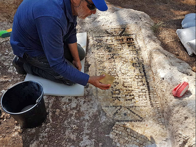 "Да поможет бог": мозаика самаритян на древней винодельне  