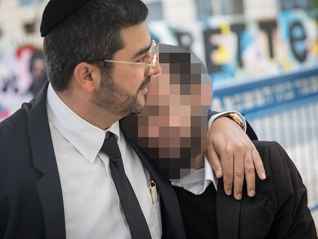 Адвокат и родозреваемый у здания суда в Иерусалиме. 5 марта 2019 года