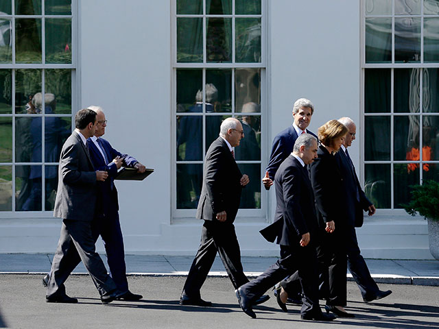 Джон Керри, Саиб Арикат, Ципи Ливни и Мухаммад Штайе в Вашингтоне в 2013 году