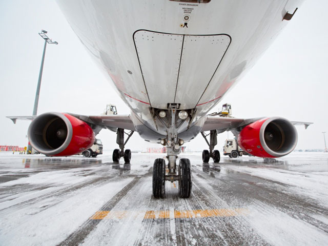 В аэропорту Шереметьево Boeing-747 врезался в мачту освещения