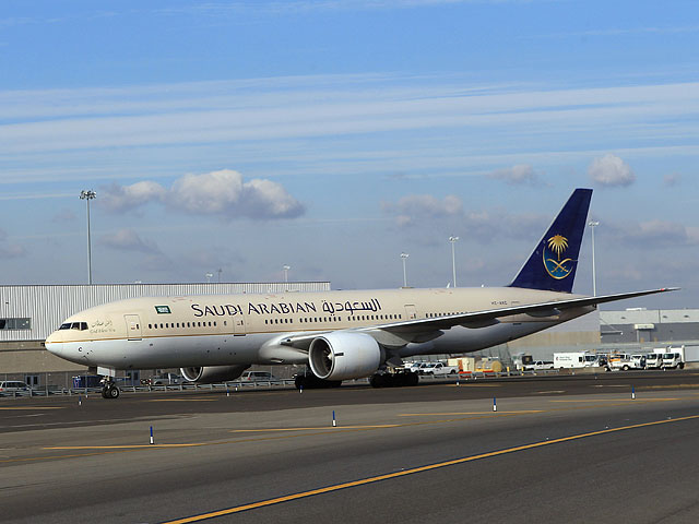 Самолет вернулся в Джидду: пассажирка забыла ребенка в аэропорту  