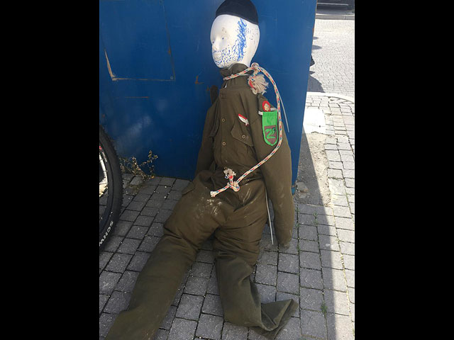 Ультраортодоксы повесили куклу в виде солдата ЦАХАЛа в Иерусалиме