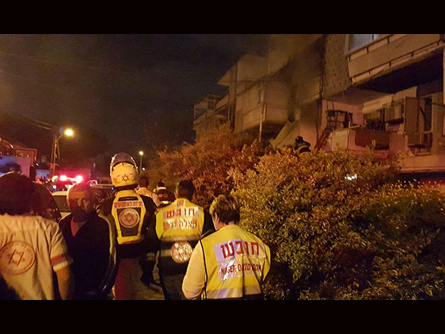 Взрыв газа привел к обрушению балкона в одном из зданий в Ашкелоне. Пострадала женщина