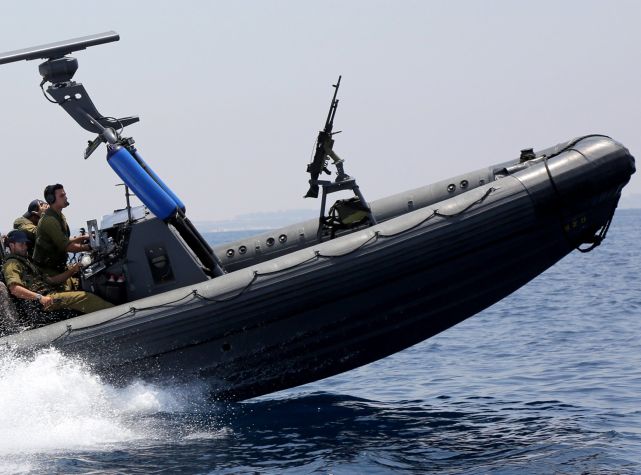 ВМС обстреляли судно, вышедшее за пределы района, разрешенного для рыболовства на юге Газы  