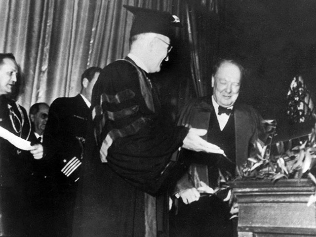 Гарри Трумэн приглашает Уинстона Черчилля выступить с речью о "Железном занавесе", 1946 год