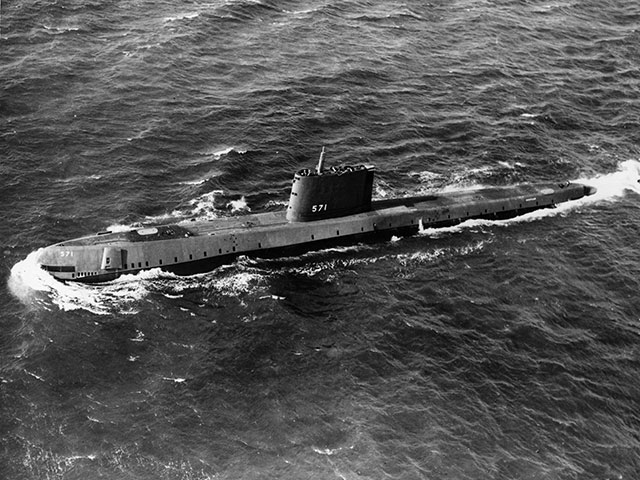 "Наутилус" - первая атомная подводная лодка  