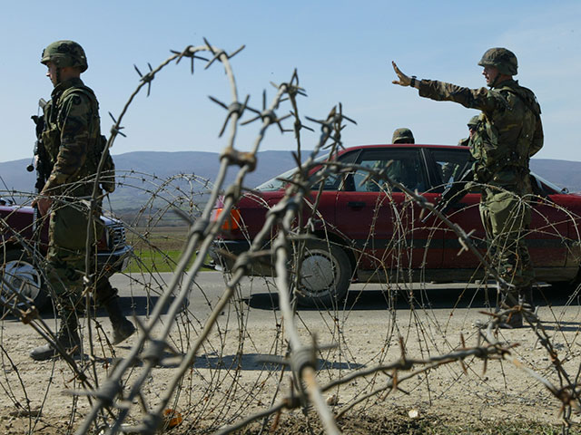 Солдаты NATO в Косово, 2004-й 