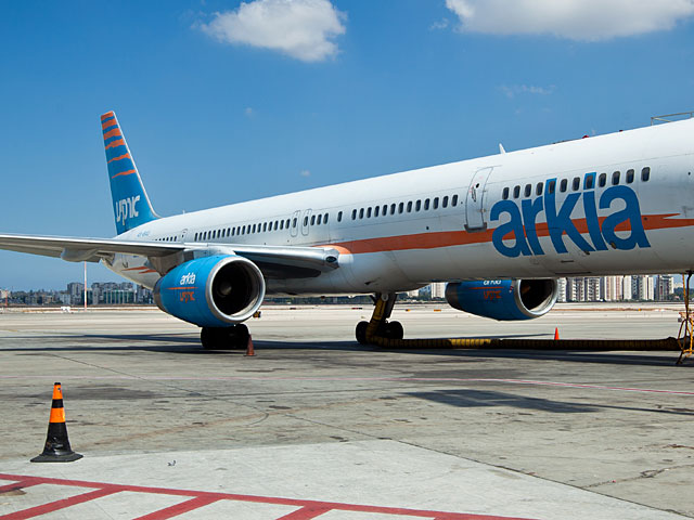 Самолет Arkia, направлявшийся в Тель-Авив, вернулся в Барселону из-за неисправности