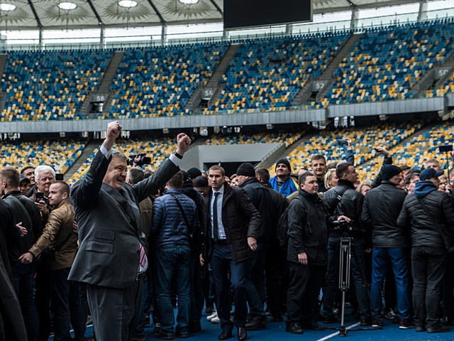 "Дебаты" Порошенко: один на один с собой. Фоторепортаж из Киева