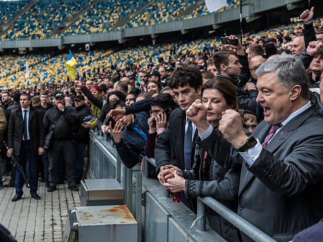 "Дебаты" Порошенко: один на один с собой. Фоторепортаж из Киева