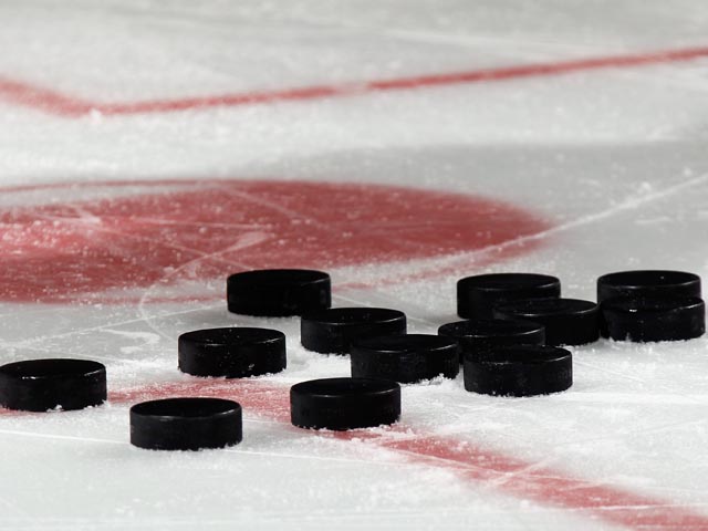Известный российский хоккеист избил девушку на улице